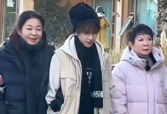 74岁刘晓庆上节目穿泳装！大美腿性感撩人活力足
