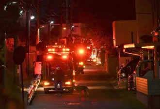 中年夫妻身中多刀伏尸家中，附近8栋住宅火光冲天