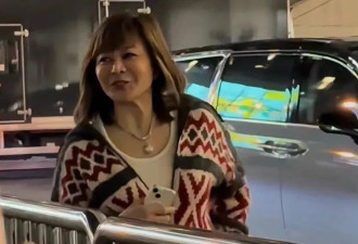 62岁关之琳生图露老态，好友晒合影P回20岁
