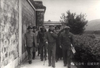 一张照片揭露秘闻：1954年蒋介石曾偷偷返回大陆