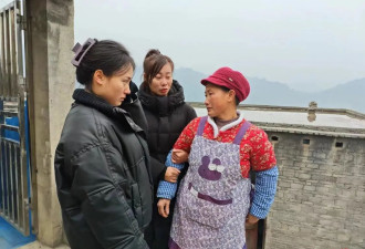 余华英获死刑！杨妞花和姐姐回老家祭拜父母...