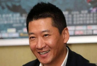 周杰自曝春节无家可归，飞去国外靠好友收留，大年三十还住在酒店