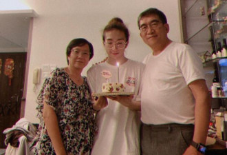 被大屏幕拦腰砸中，香港歌手阿Mo现况被曝
