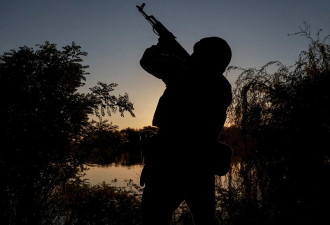 乌克兰前线士兵越来越老 调防空部队当步兵