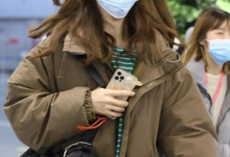 看了金晨的穿搭：羽绒服不配阔腿裤、高跟鞋