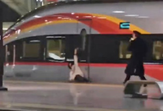 中国女子硬扒高铁门 遭拖行数米