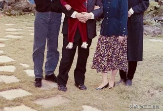 琼瑶全家福曝光，姐妹俩长得都像妈妈