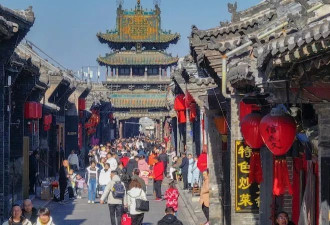 还没过时，县城名媛扛起拉夫劳伦跑