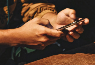 iPhone不小心掉进功德箱 庙方以这理由拒归还