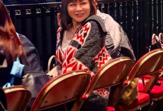 关之琳和刘德华女儿同框，朱丽倩坐在旁边