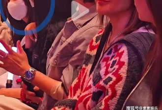 关之琳和刘德华女儿同框，朱丽倩坐在旁边