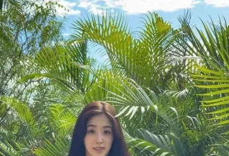 张含韵分享最新美照，35岁仍皮肤白皙似少女