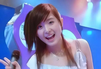 张含韵分享最新美照，35岁仍皮肤白皙似少女