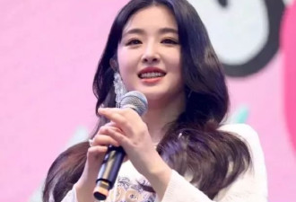 张含韵分享最新美照，35岁仍皮肤白皙似少女