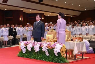 泰王32岁“后宫新宠”又随行！提拔速度飞快