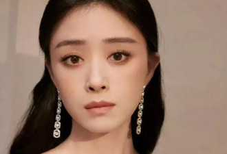 蒋欣惊艳生图是妈妈级的！她穿黑色深V身材曼妙性感撩人