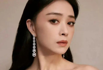 蒋欣惊艳生图是妈妈级的！她穿黑色深V身材曼妙性感撩人