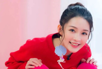 33岁李沁旧照被翻出，穿薄纱泳衣曼妙身材若隐若现，魏大勋眼睛都看直了