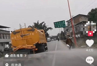 长期目中无人？洒水车野蛮作业浇湿老人