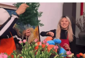 63岁徐锦江近况认不出，与侄女同框真的很有趣