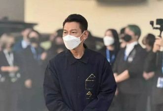 刘德华12岁女儿背名牌包现身，打扮成熟引热议