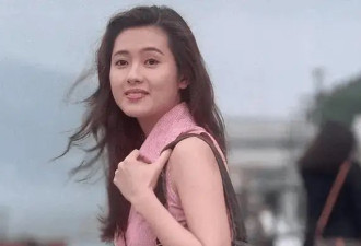 曾是香港“三级片女王”的她，长得比舒淇还美，今52岁却想复出
