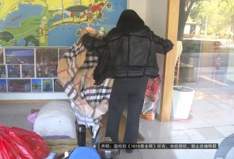 "首付9.8万海边安家"?她跟80的老父亲在这打地铺