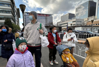 中国医生面临薪酬下滑 医改与经济下行构双重打击