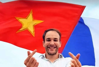 吃爱国饭的外籍博主，挤满东南亚