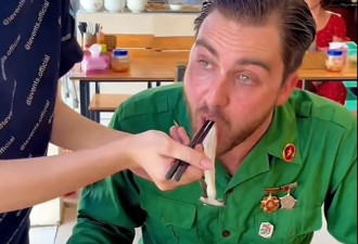 吃爱国饭的外籍博主，挤满东南亚