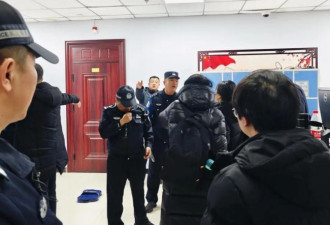律师自述：在法院，我们被法警喷辣椒水