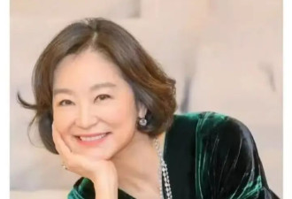 70岁林青霞太美了！不染发，不医美，不装嫩，与74岁刘晓庆差距一目了然！