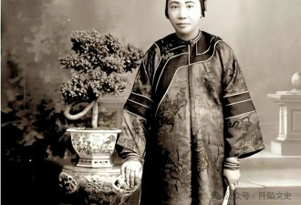 通房丫头离世 按规矩灵柩只能走侧门 儿子却反对