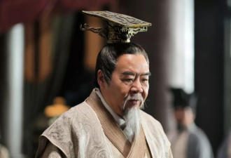 强时大杀四方，亡时一笔带过
