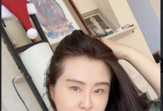 57岁王祖贤发自拍照，变得认不出了
