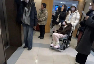 赵露思坐轮椅鼻子插管救治曝光！惨遭职场霸凌导致抑郁症