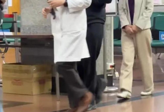 柯文哲赴医院探父亲 柯妈心疼不舍：他瘦很多