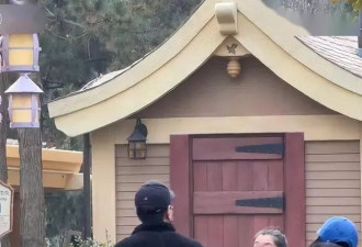 赵又廷情绪失控眼神吓人，老婆、保姆齐劝慰