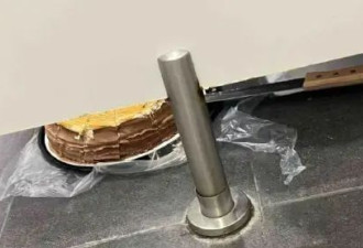 代购被曝"厕所分装蛋糕",中产爆款单品的滤镜....