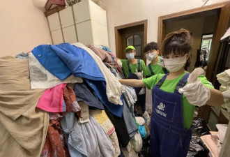 90后白领转行当保洁 拍出五百万人围观的“蟑螂大作战”