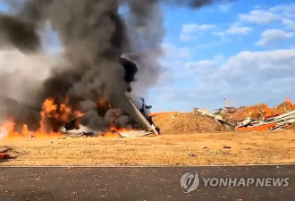 韩国客机冲出跑道撞墙起火，现场画面曝光....