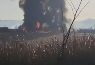 目击者讲述韩国客机起火事故:火焰从飞机右翼喷出