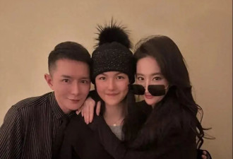 37岁刘亦菲过圣诞！穿瑜伽服美丽无敌，与15岁王诗龄同框嫩如少女