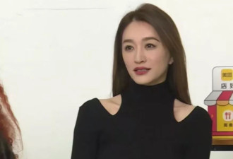 李小璐晒雪景照,43岁状态如少女,身材太好撑出S形