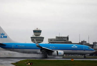 也是波音737-800 荷兰航空客机起落架故障冲出跑道