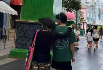 张柏芝母子搭肩出游，二儿子Quintus长得又高又壮
