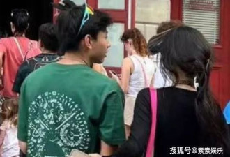张柏芝母子搭肩出游，二儿子Quintus长得又高又壮