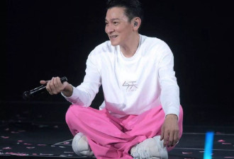 郑秀文看华仔演唱会,紧挨着朱丽蒨见证华仔秀恩爱