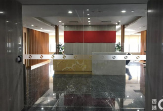 赵薇称“多年前”已离婚 港交所披露仍有“配偶权益”