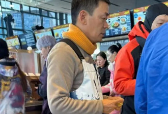 王宝强父子到日本滑雪，14岁王子豪比爸爸高壮，鼻子高挺皮肤白皙